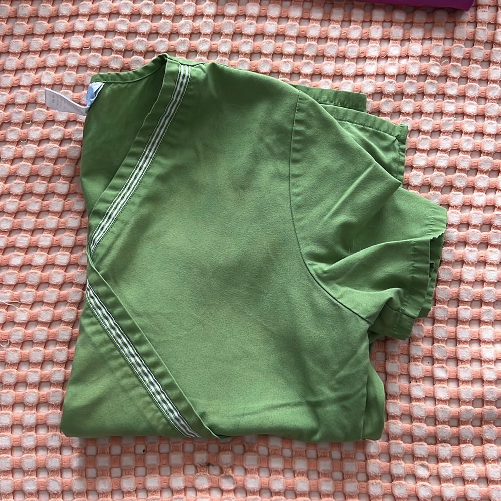 SB scrub top - green size small